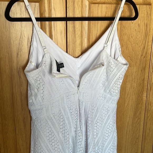 Le Chateau Lined Lace Dress - Picture 6 of 9